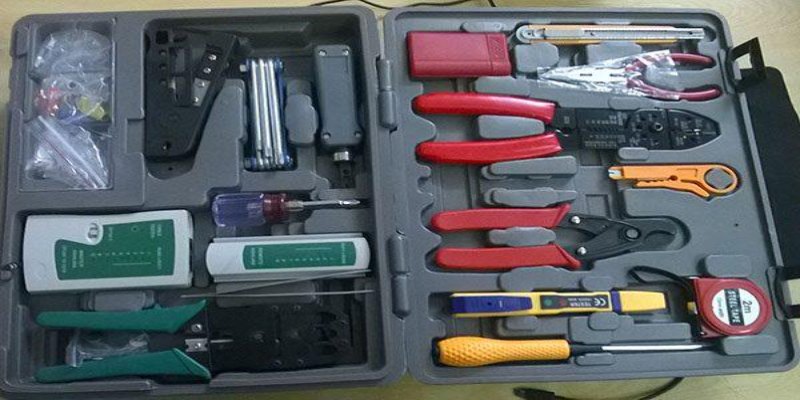 Hãy chuẩn bị các dụng cụ để nối dây tín hiệu camera bị đứt