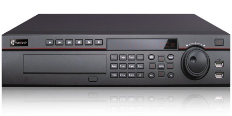 Tín hiệu video từ các camera HD-SDI được truyền qua cáp đồng trục đến đầu ghi hình