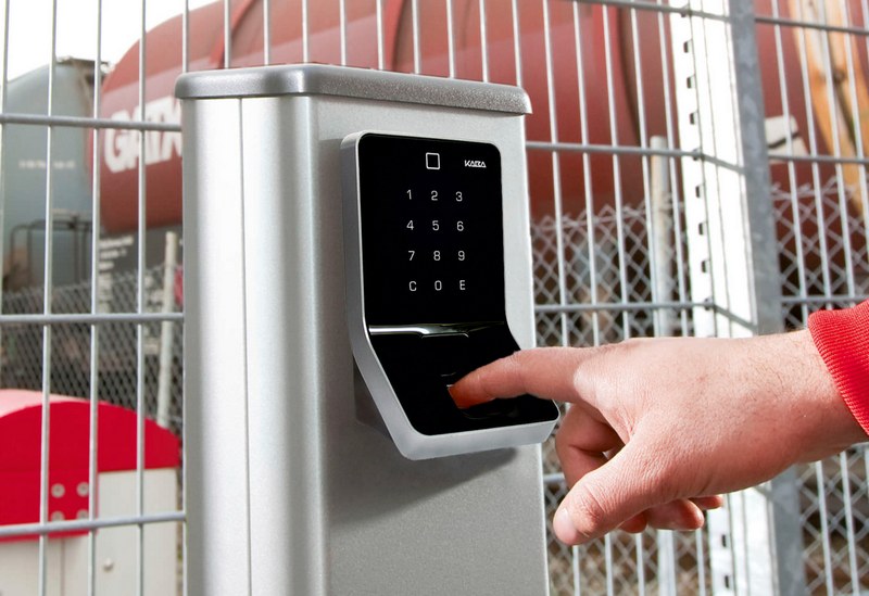 Quy trình lắp khóa vân tay cho cổng sắt diễn ra như thế nào?